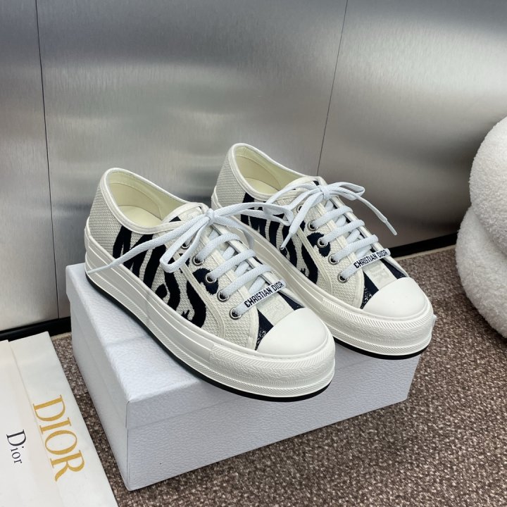 디올 스니커즈