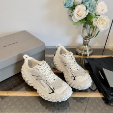 발렌시아가 스니커즈