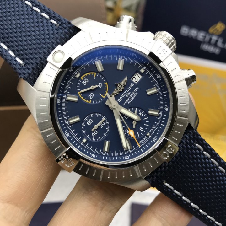 Breitling (브라이틀링)  브라이틀링 어벤저 크로노그래프 45