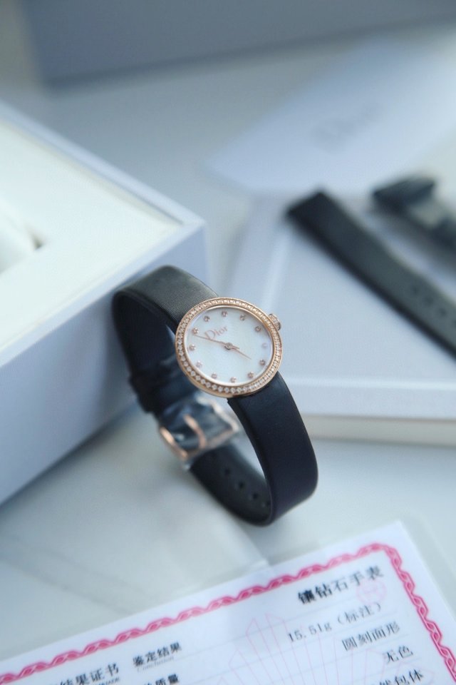 디올 LA D DE Dior 디올쿼츠 다이아몬드 여성시계