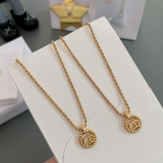 디올 목걸이